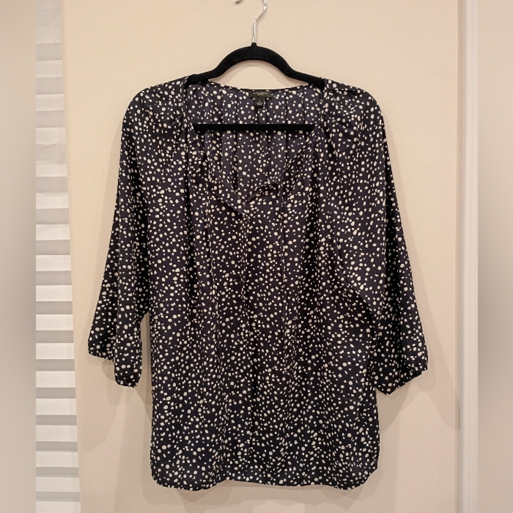 Ann Taylor Navy Blue and White Patterned Blouse (L)